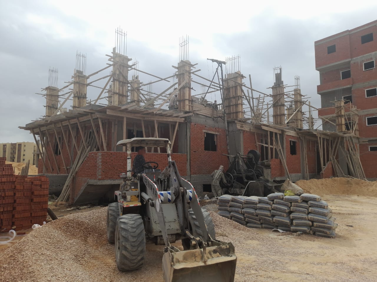 Construction stage First floor columns