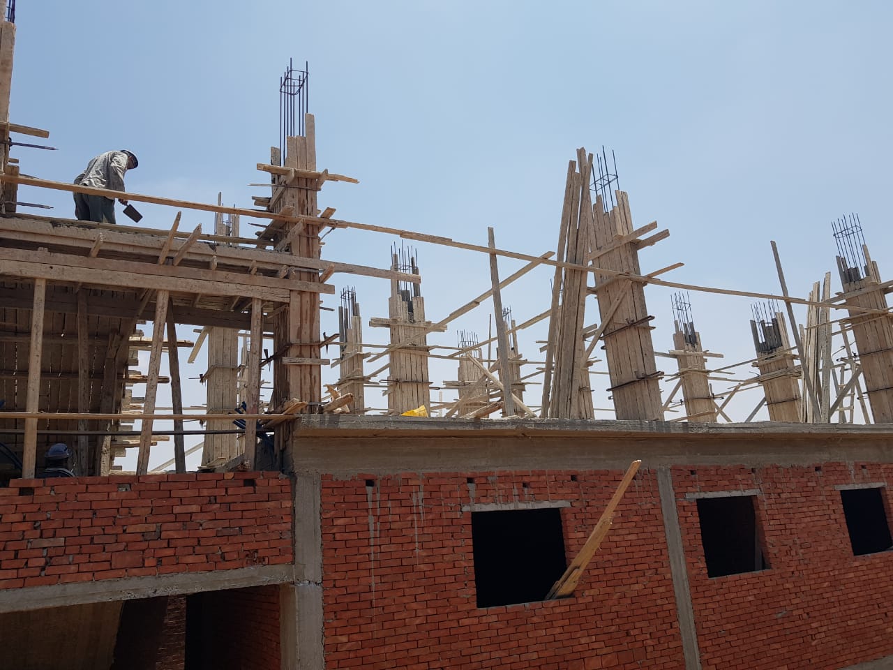 Construction stage First floor columns