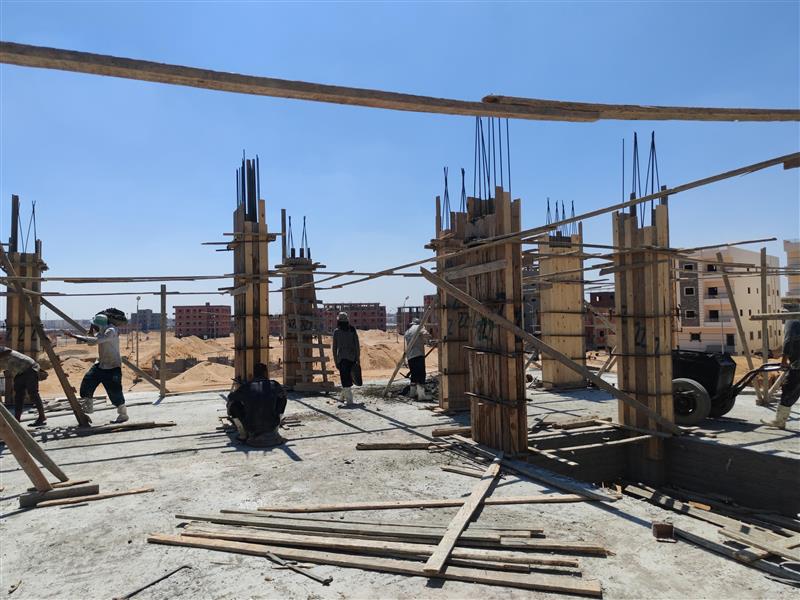 Construction stage First floor columns