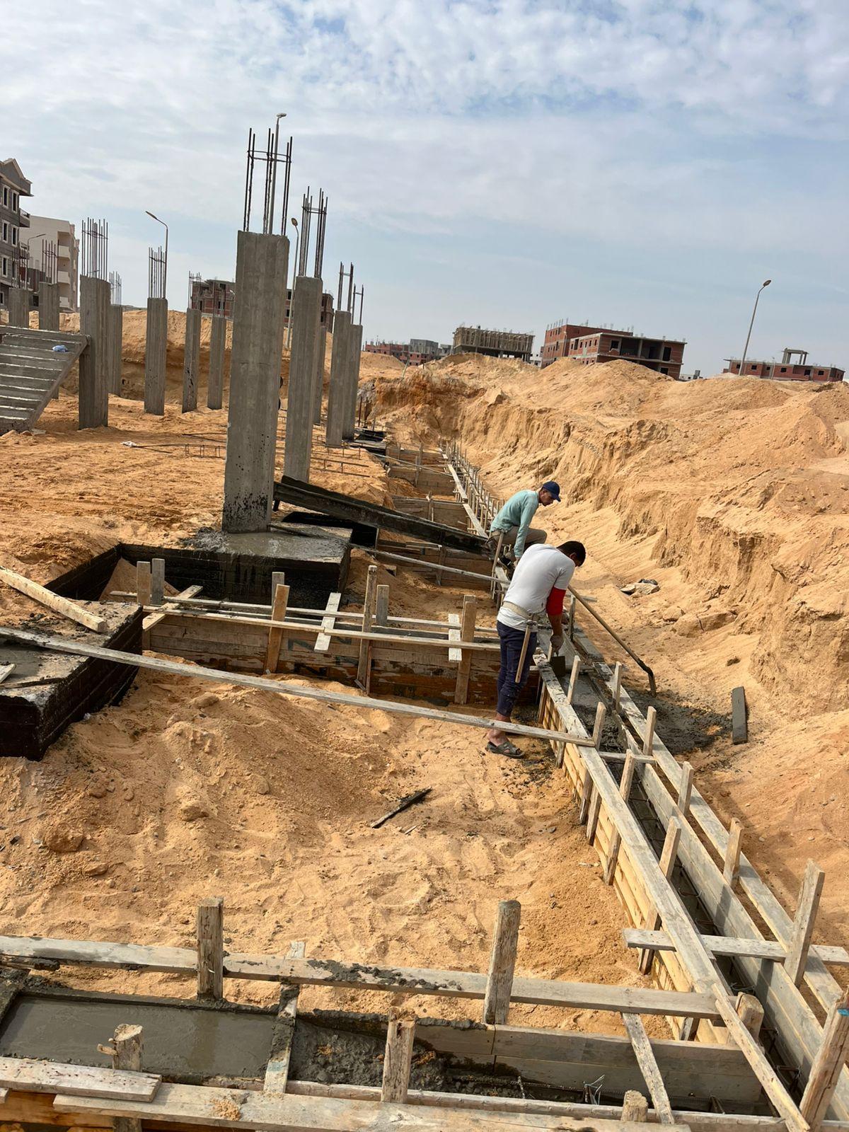 Construction stage Fence columns