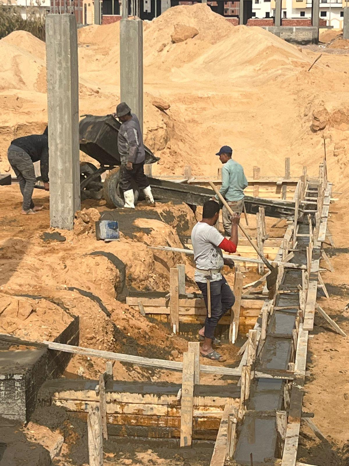 Construction stage Fence columns