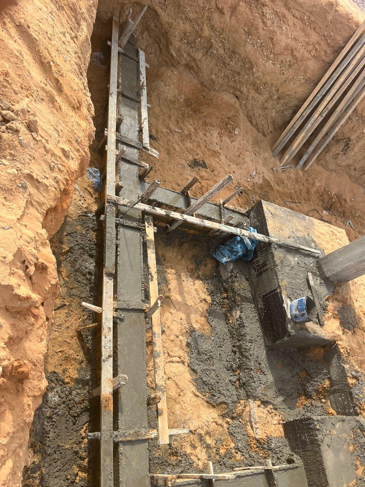 Construction stage Fence columns