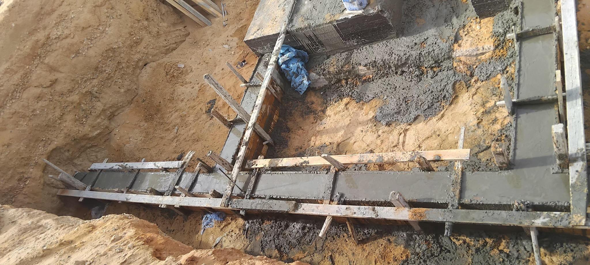 Construction stage Fence columns
