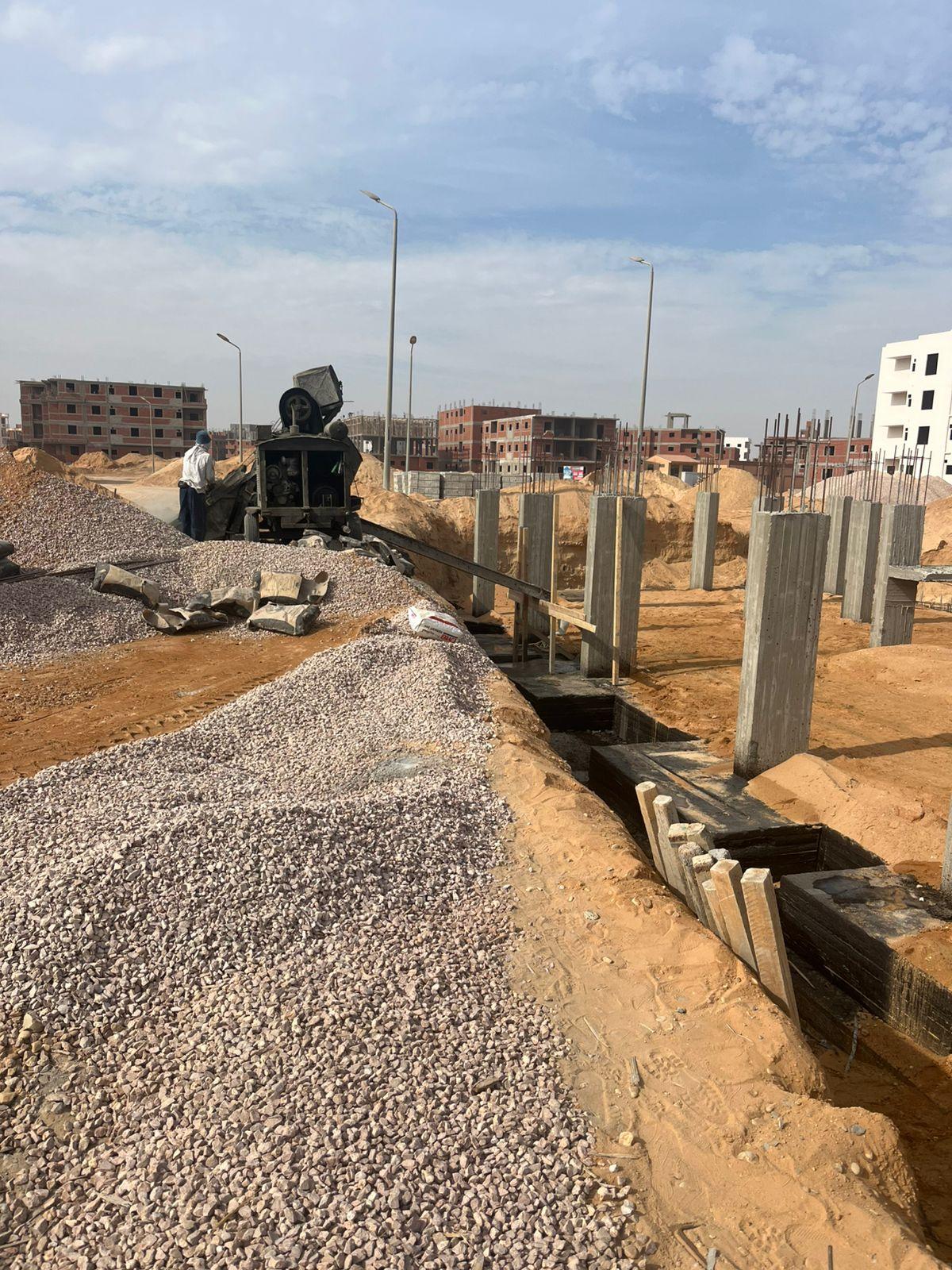 Construction stage Fence columns