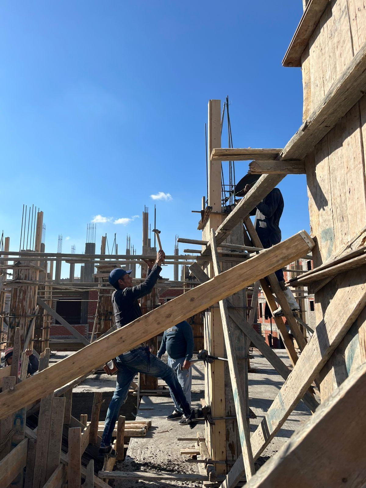 Construction stage First floor columns