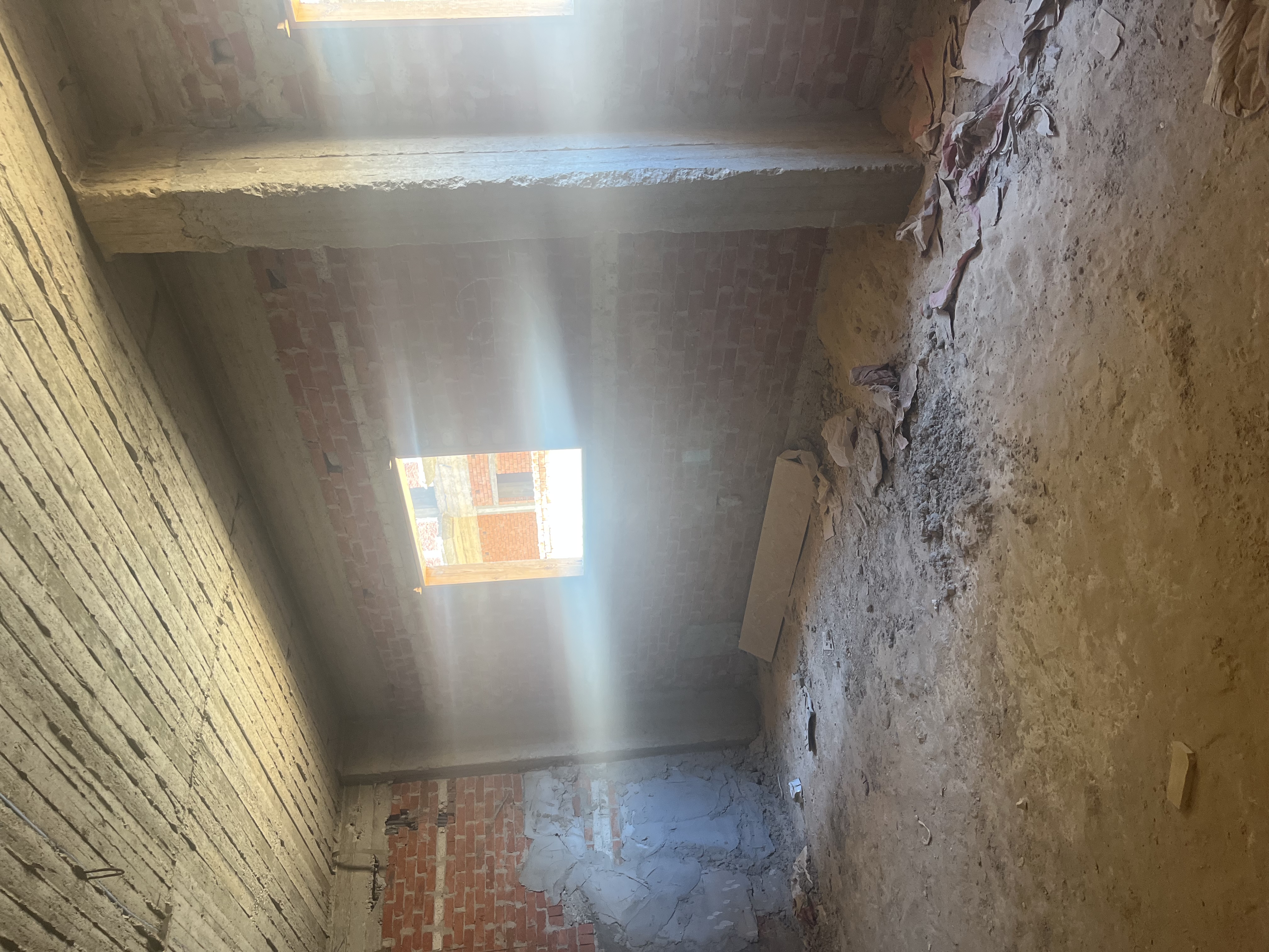 Construction stage First floor columns